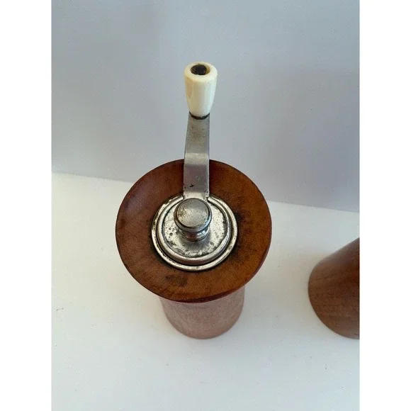 Vintage Tre Spade Mid-Century Italian Wood Salt Shaker and Pepper Mill Grinder S - Picture 5 of 8